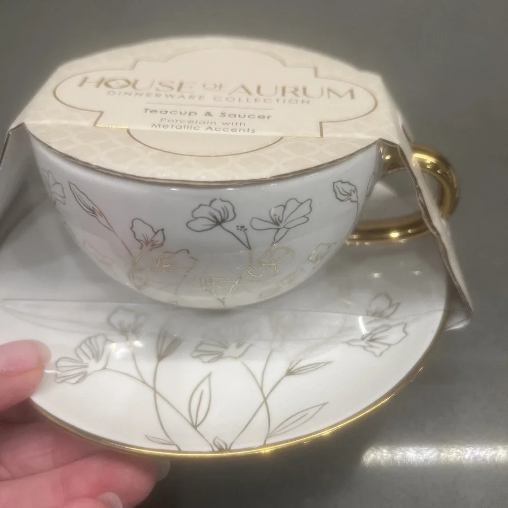 NEW-House Of Aurum Porcelain with Gold Design Teacup/saucer